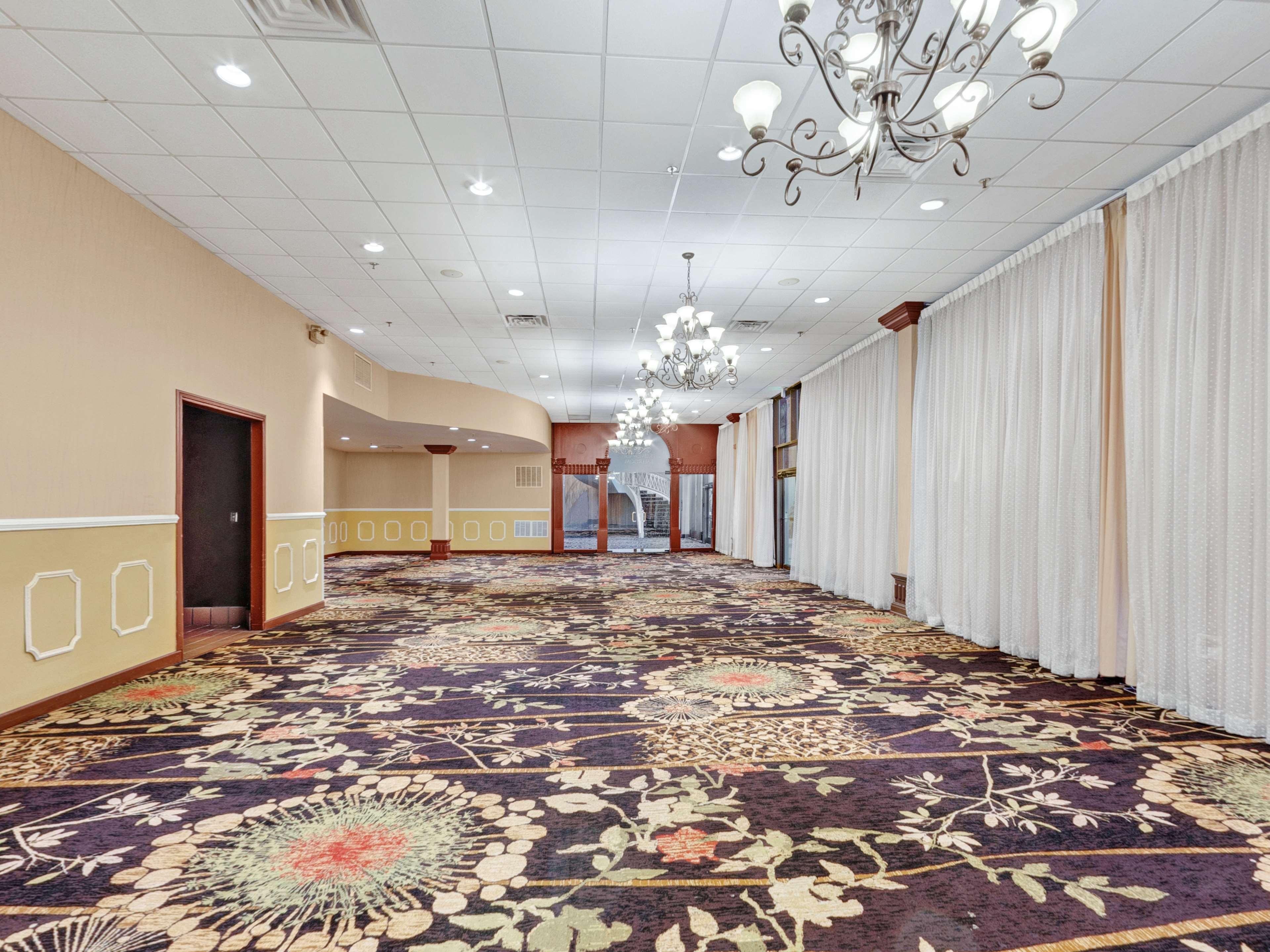 Doubletree By Hilton Charlottesville Kültér fotó