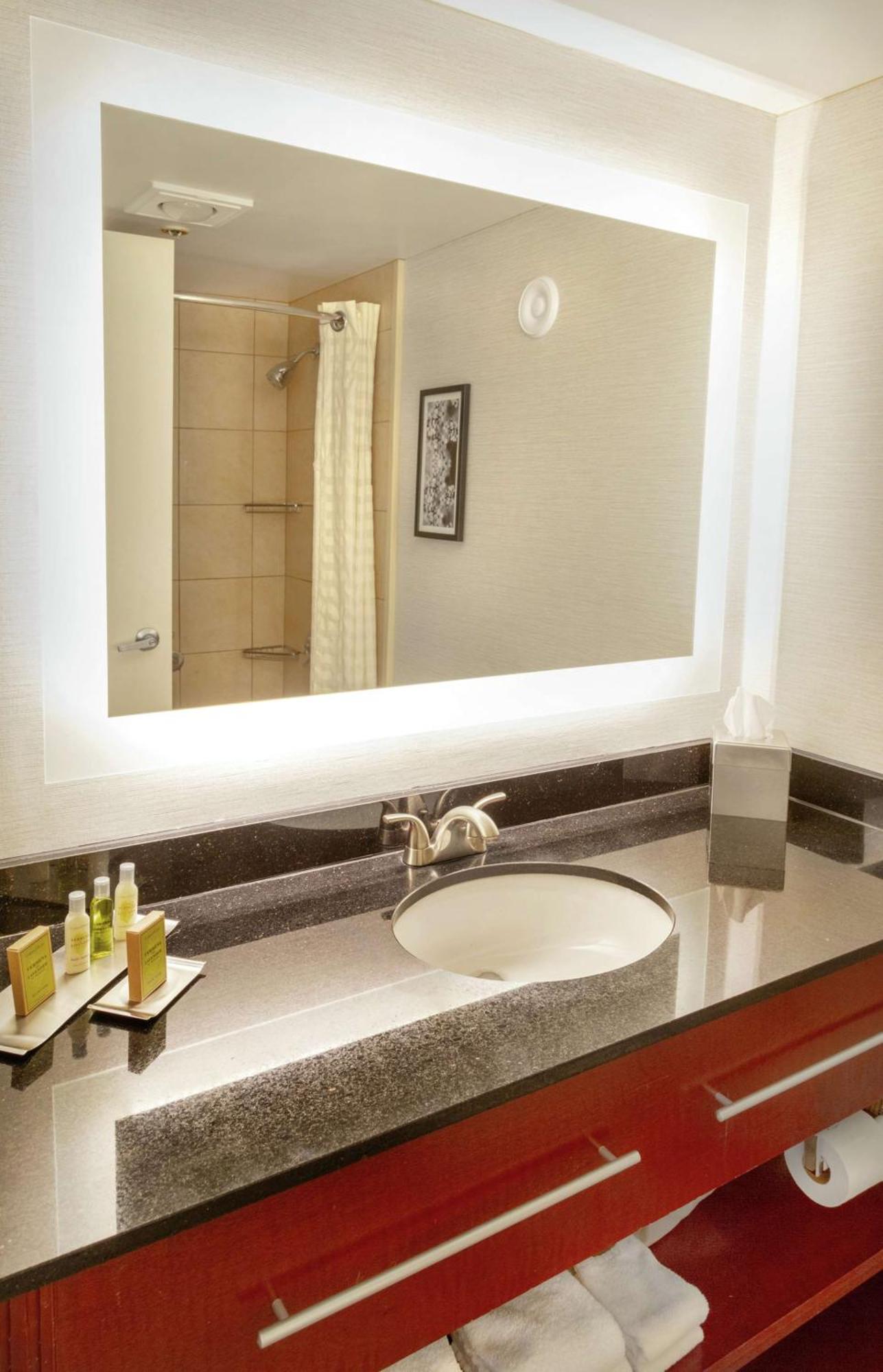 Doubletree By Hilton Charlottesville Kültér fotó